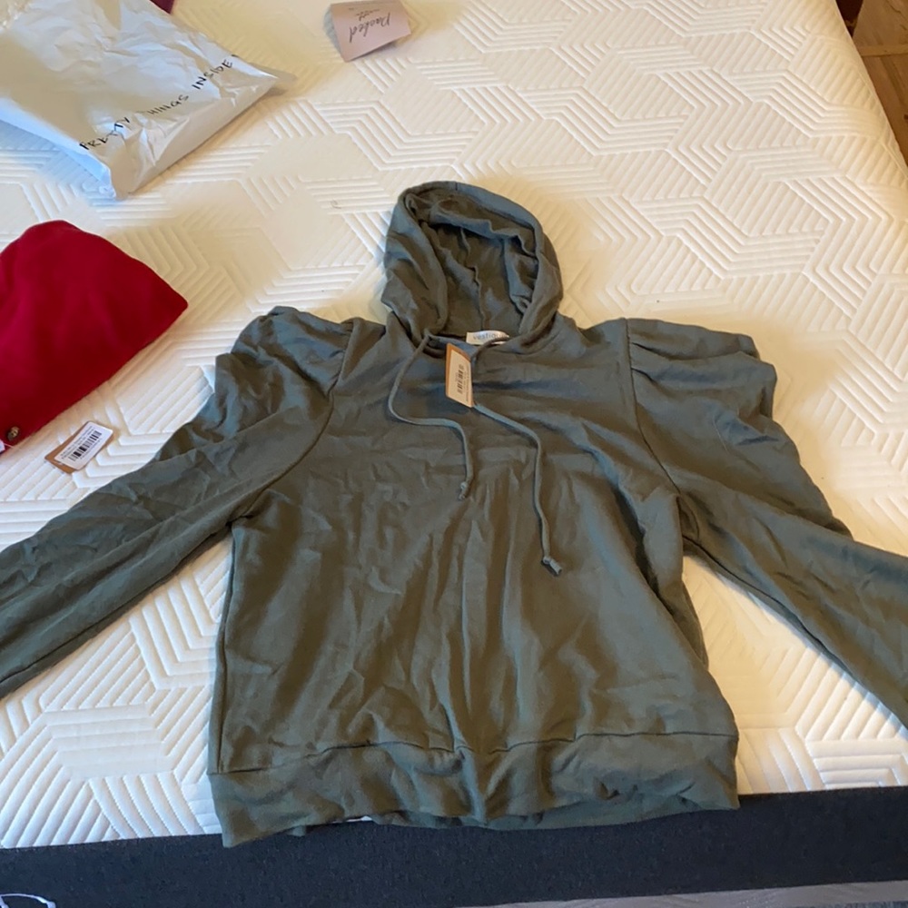NWT Vestique Hoodie
